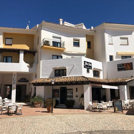 Charming 2 Bed Apartment Next To Cabopino Beach, Spain Marbella Eksteriør bilde