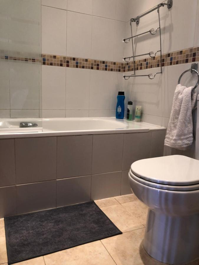 Charming 2 Bed Apartment Next To Cabopino Beach, Spain Marbella Eksteriør bilde