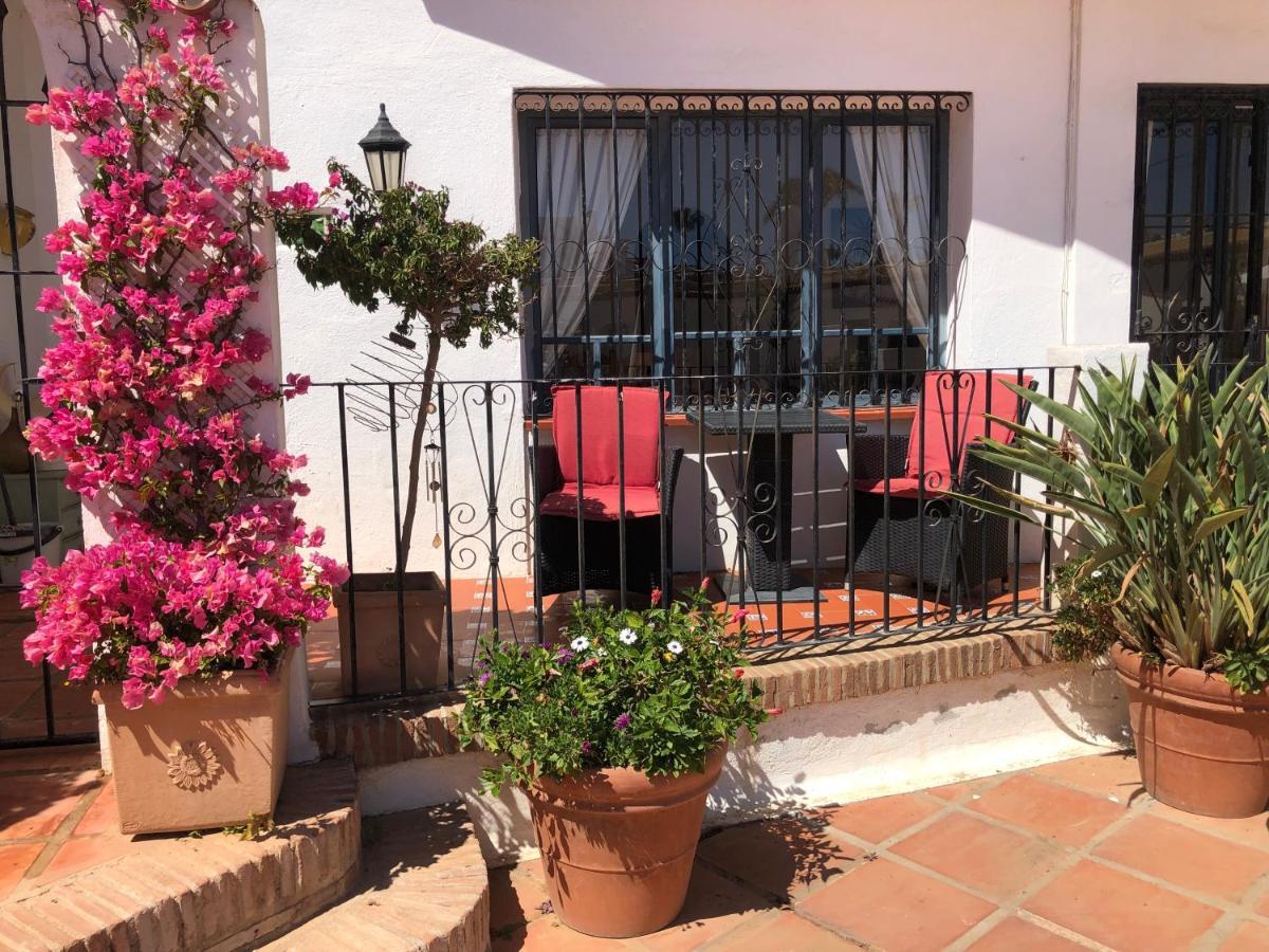Charming 2 Bed Apartment Next To Cabopino Beach, Spain Marbella Eksteriør bilde